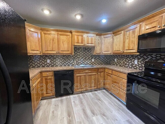 Building Photo - 18904 E Arrowhead Dr