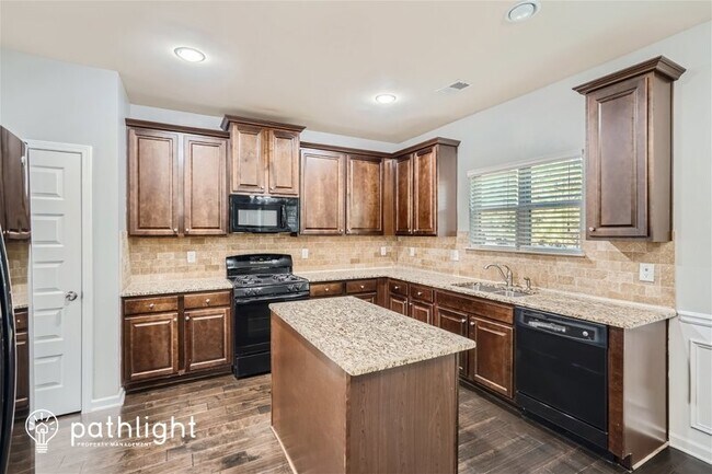 Foto del edificio - 3539 Lake End Dr