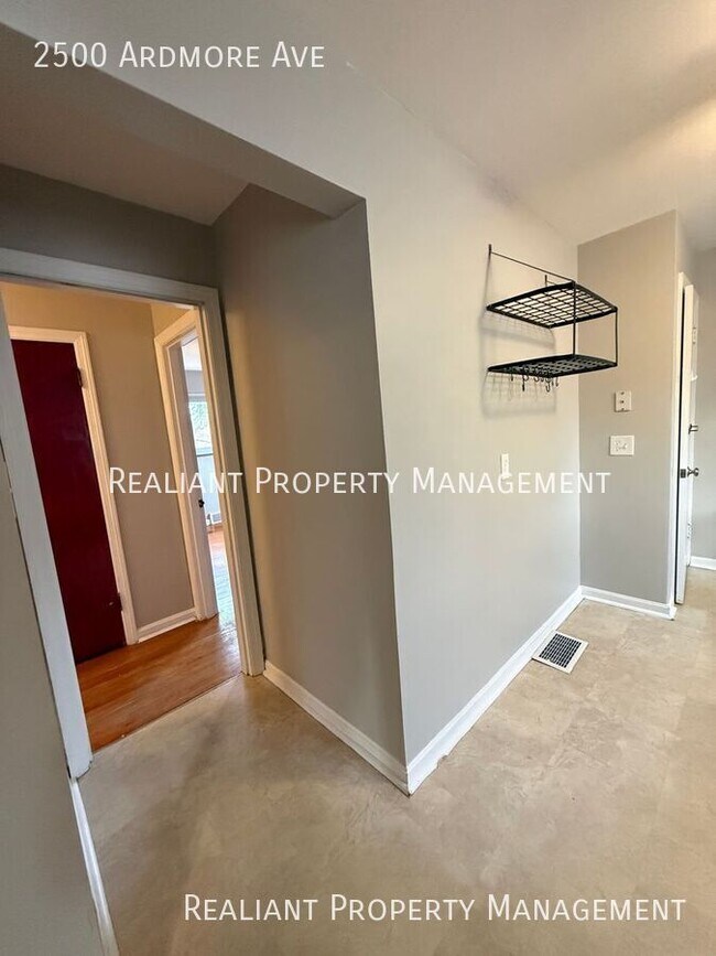 Foto del edificio - 2500 Ardmore Ave