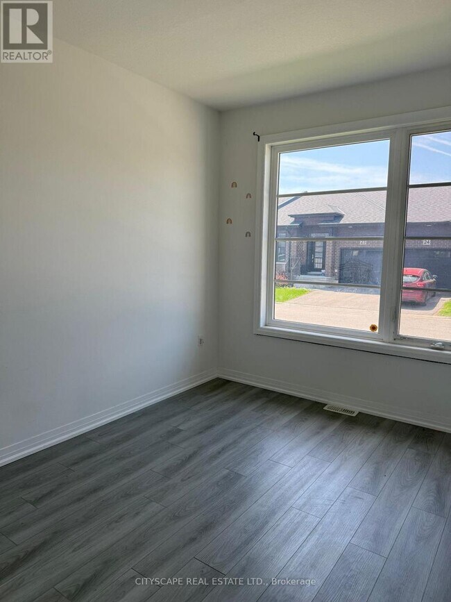 Building Photo - 550 Grey St