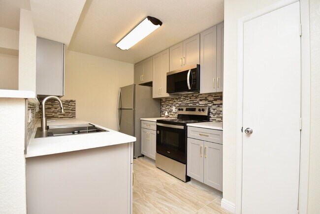 Foto del edificio - 2nd Level Specious One Bedroom Condo at Copper Sands!
