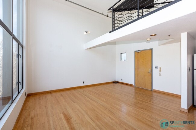 Building Photo - Mission District: Top Floor Loft w/ Roof Deck, Parking & W/D in unit