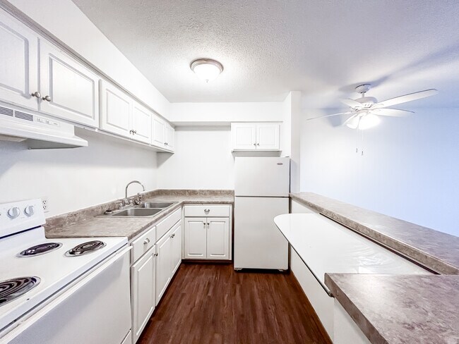 Foto del edificio - 2001 Bryant Ave S