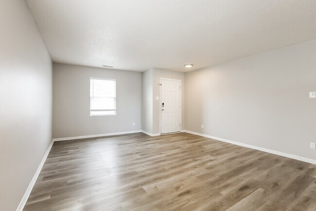 Foto del edificio - 8421 Ash Grove Dr