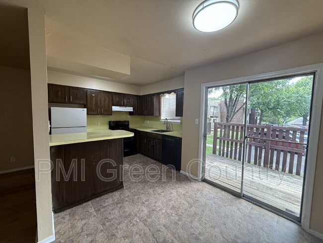 Building Photo - 4334 E 67th St