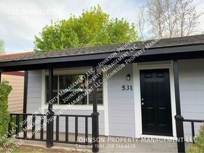 Building Photo - 531 Garfield St