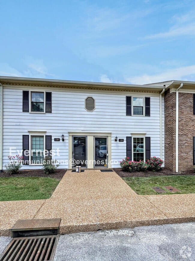 Building Photo - 719 Fox Ridge Dr