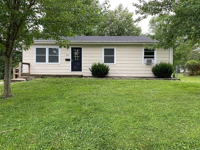 Welcome to 609 W. Hildreth - 609 W Hildreth St