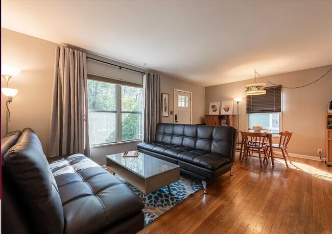 Foto del edificio - 904 E Maxwell Ln