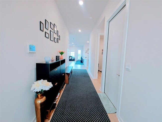 Foto del edificio - 228 Mystic Cyn Ln