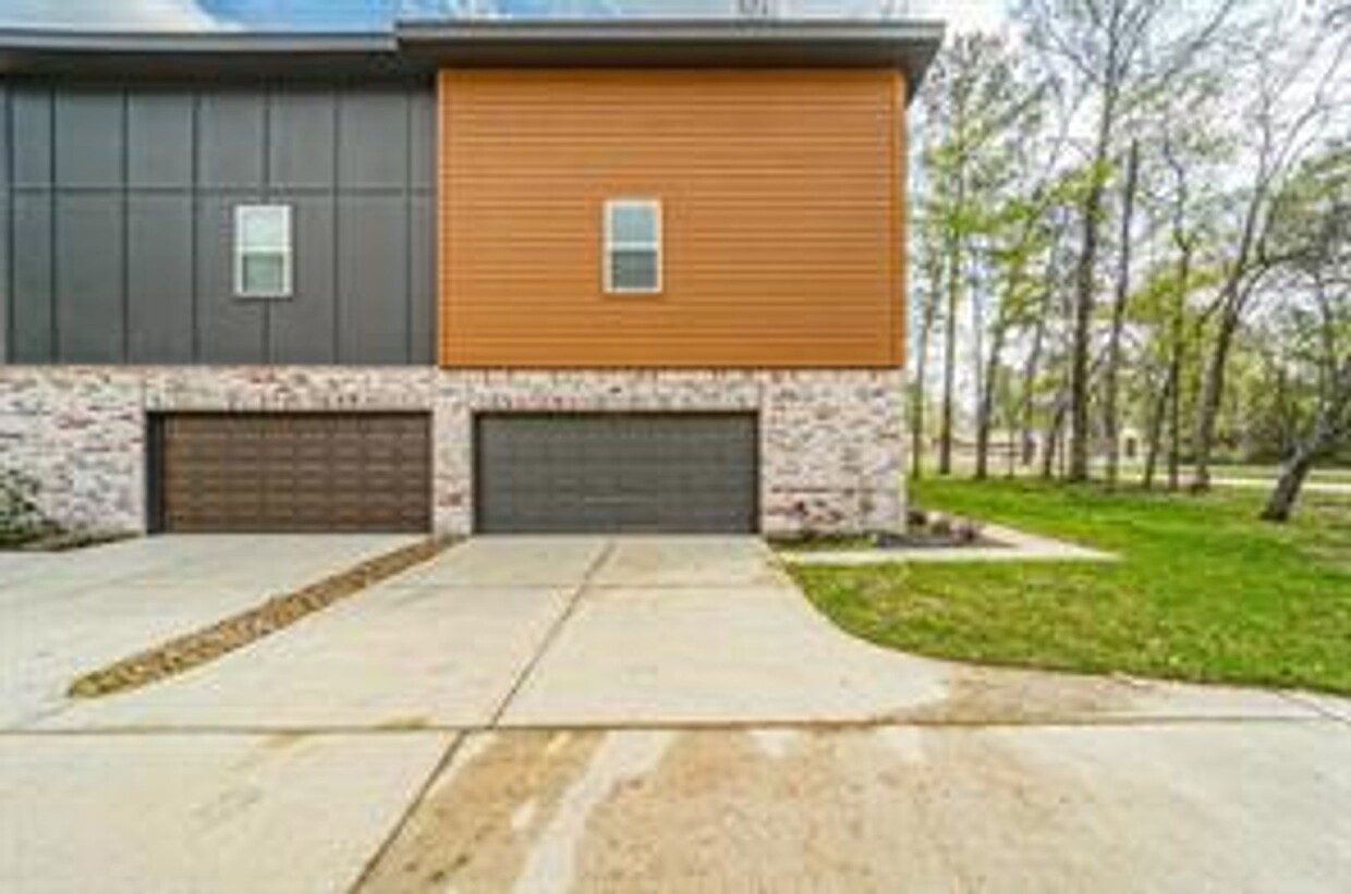 Primary Photo - 2523 Appian Wy