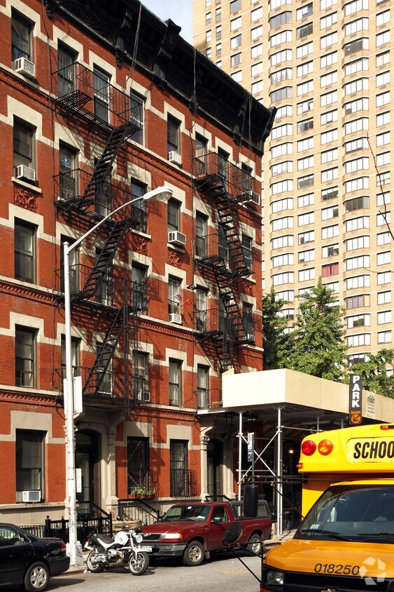 Primary Photo - 204 E 32nd St