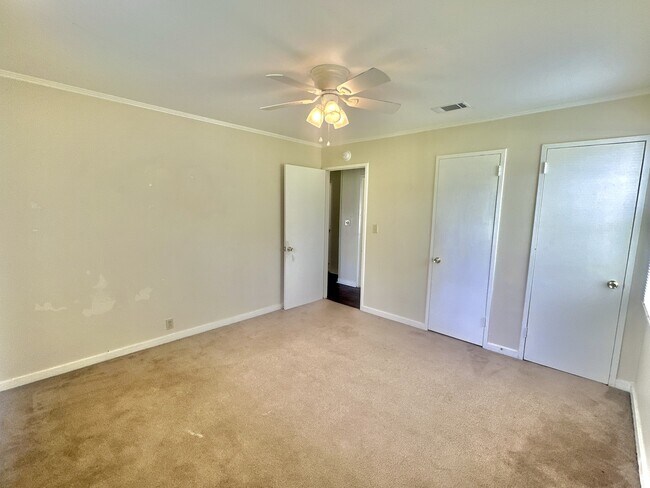 Building Photo - 1604 Garland Pl