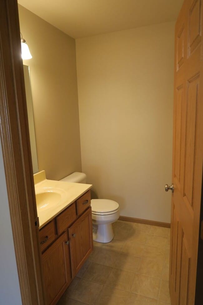 Building Photo - 2 Bedroom Apartment in Quiet Neighborhood!