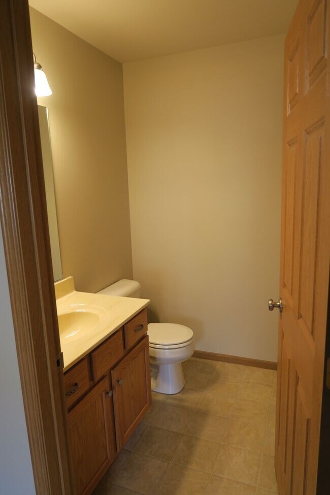 Foto del edificio - 2 Bedroom Apartment in Quiet Neighborhood!