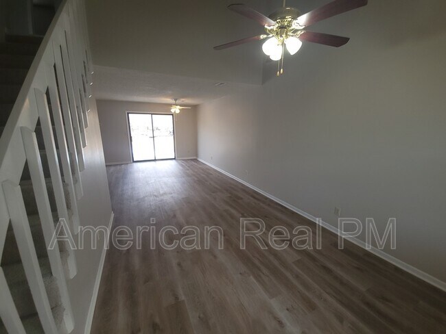 Building Photo - 828 Dains Ct