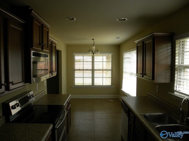 Building Photo - 708 Oak Cove Ln NW