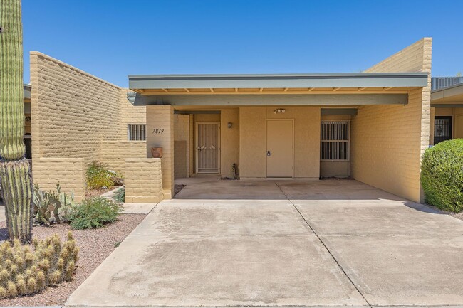 Building Photo - East-2 bedroom/ 2 bathroom townhome