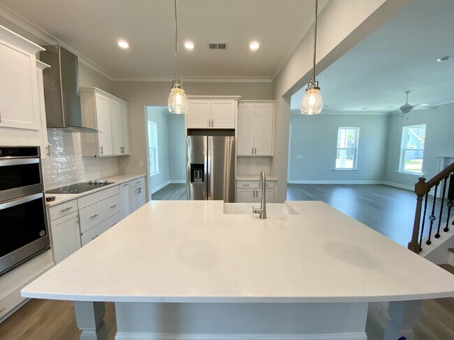 Foto del edificio - Luxury Living in Hampton Lake!