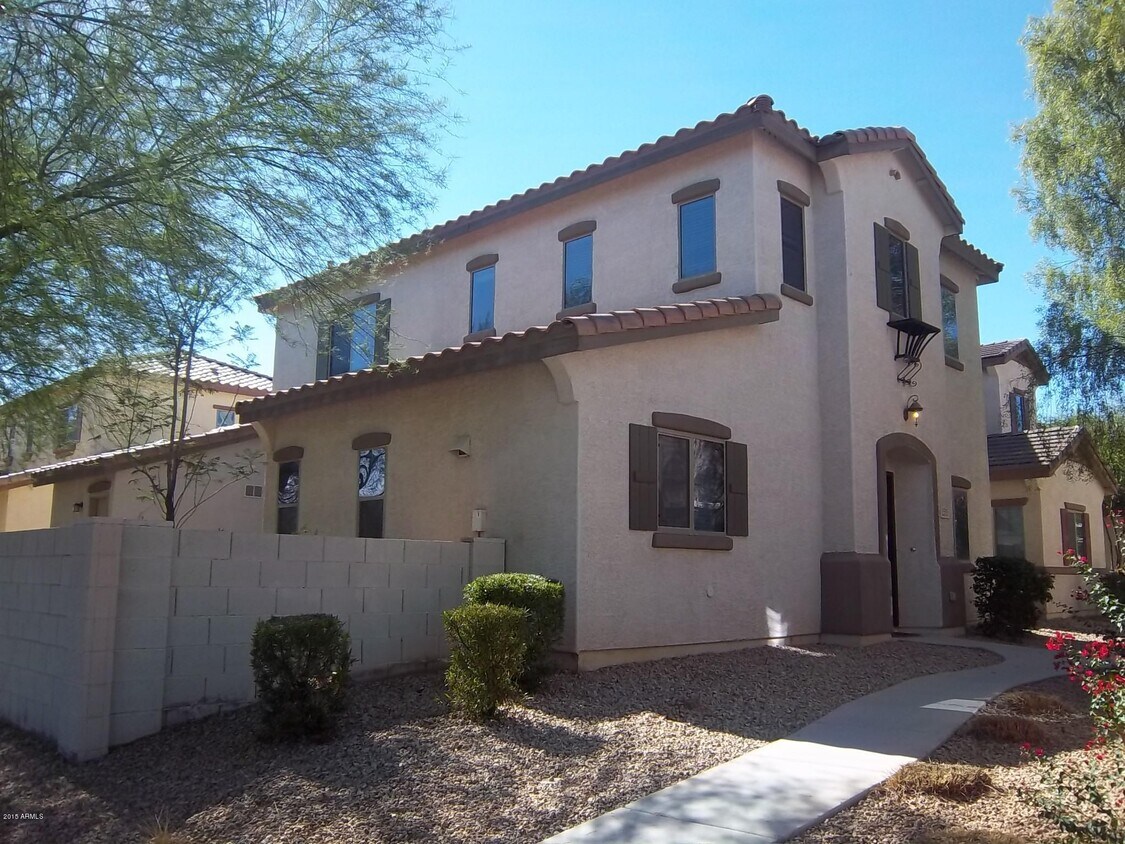 Primary Photo - 2515 N 148th Dr