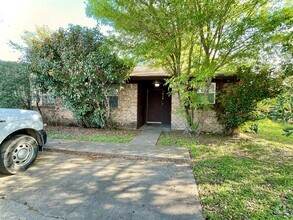 Building Photo - 1424 Hillside Dr