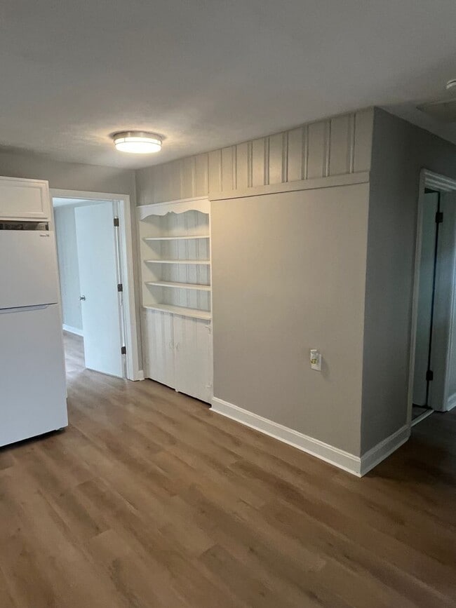 Building Photo - Gorgeous Fully Renovated 3/1!