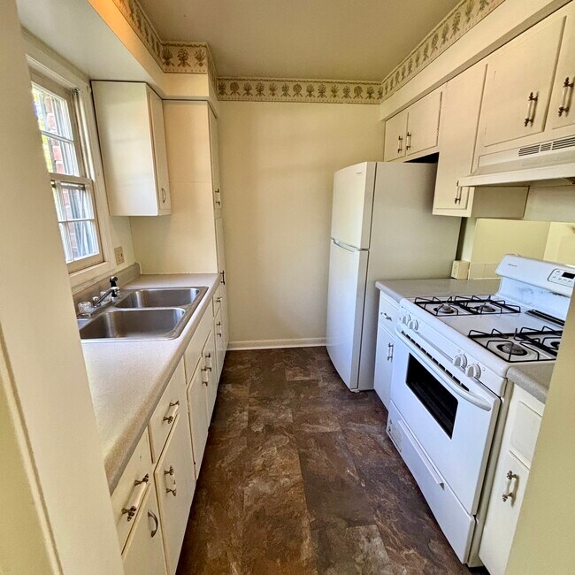 Foto del edificio - 1634 Greencrest Ave