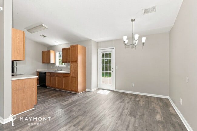 Building Photo - 652 New Stock Dr