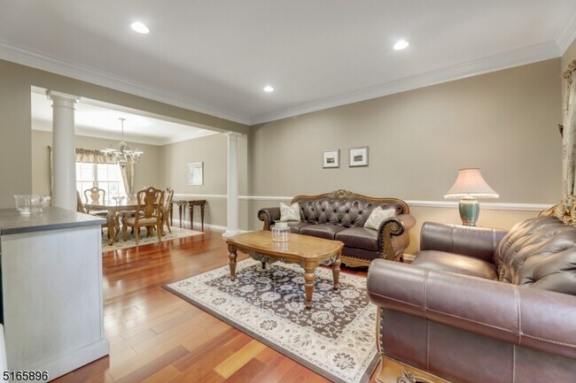 Building Photo - 11 Watchung Dr