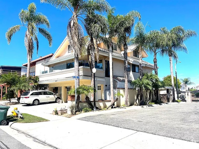 Building Photo - 4671 Los Patos Ave