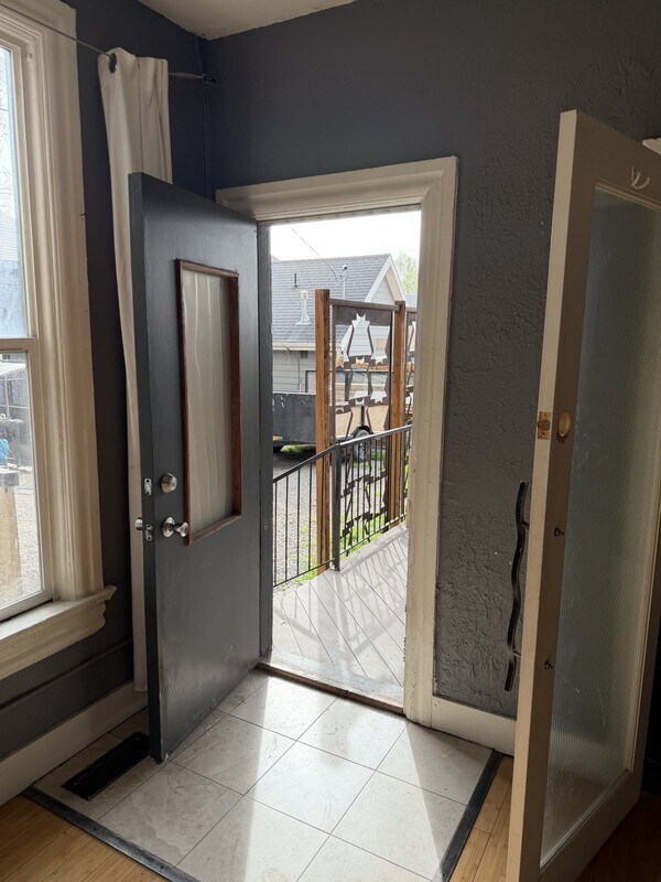 Building Photo - 553 E 700 S