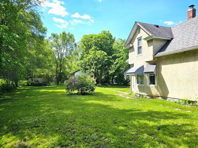 Foto del edificio - 1388 7th St E