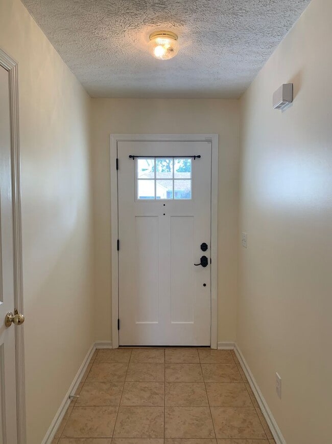 Building Photo - 3 Bedroom 2 Bath Home in the Heart of Manc...