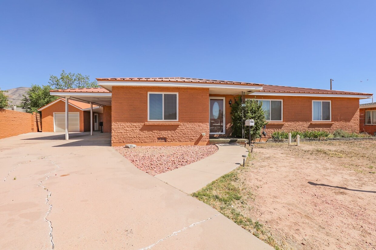 Primary Photo - Roomy 3 Bedroom Home with Two Living Spaces