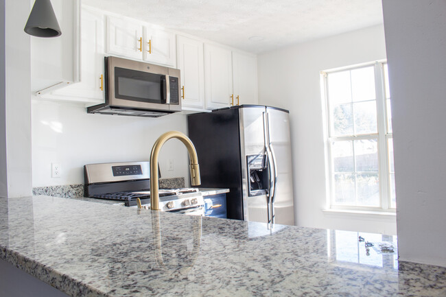 Kitchen - 6086 Chupp Way Ln