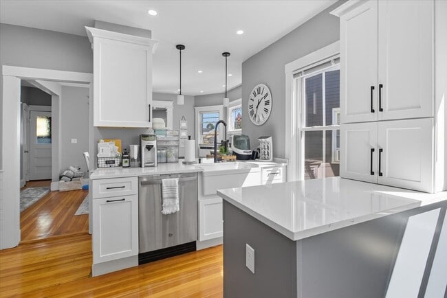 Building Photo - 663 Adams St