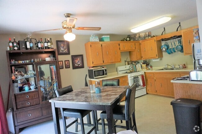 Building Photo - 220 Leighton Dr