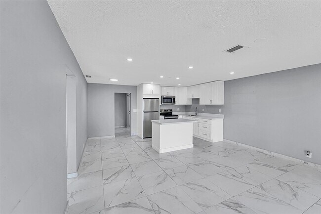 Foto del edificio - 4681 SW 43rd Ter