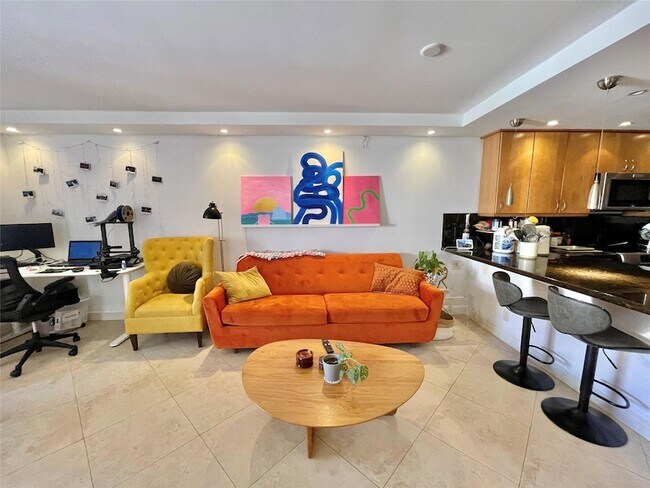 Foto del edificio - 660 Tennis Club Dr