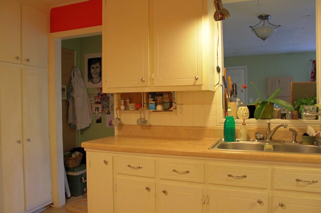 Building Photo - Available 08/15/25! Adorable 2 bedroom cot...