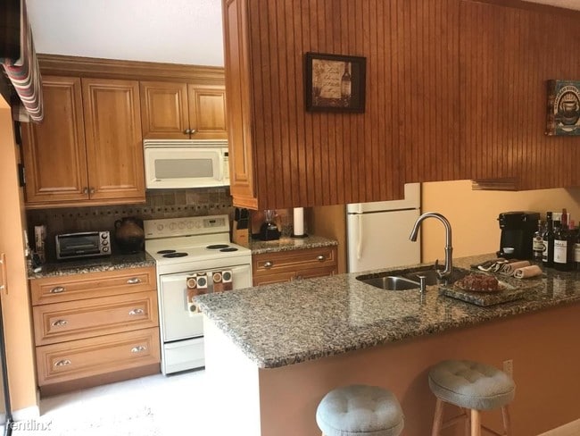 Building Photo - 305 Buttonwood Ln