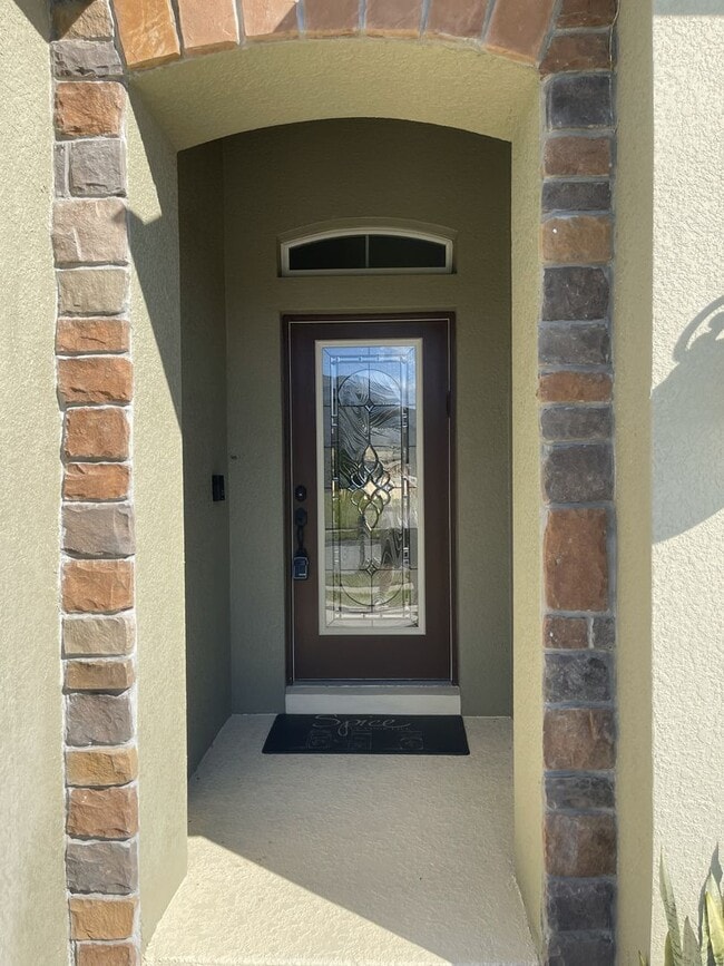 Building Photo - Paradise, Tranquility & Convenience — A Must-See Home in The Reserve at Minneola