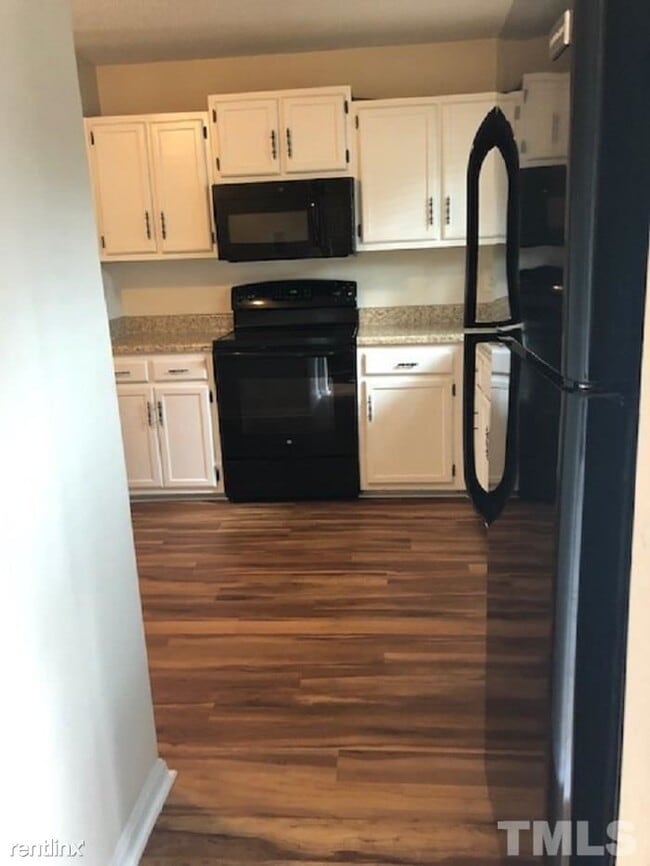 Building Photo - 3 br, 2.5 bath House - 5484 Pine Top Cir