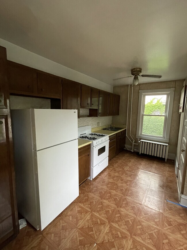 Building Photo - 2500 E Edgewood Ave