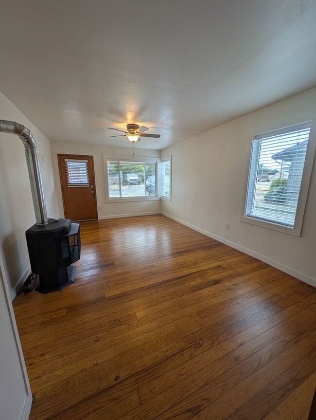Building Photo - Lebo Reid Duplex