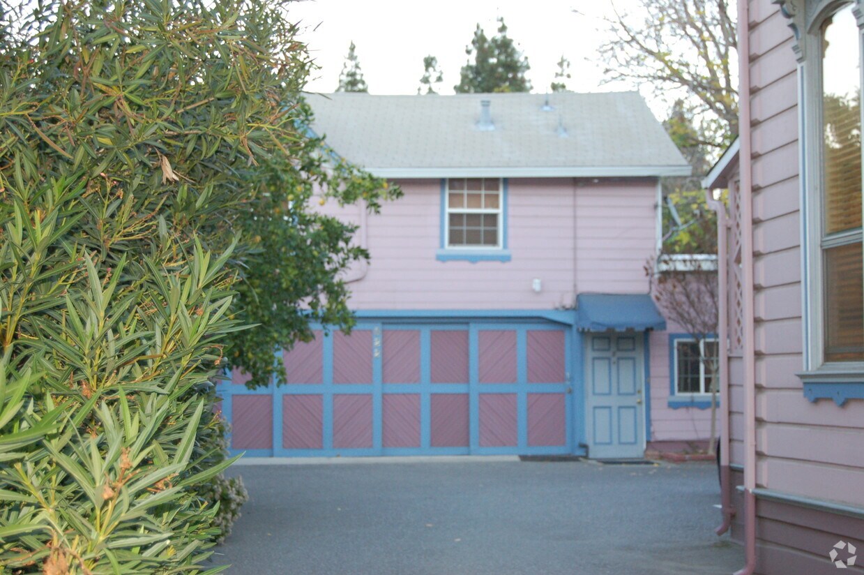 Primary Photo - 620 S 3rd St