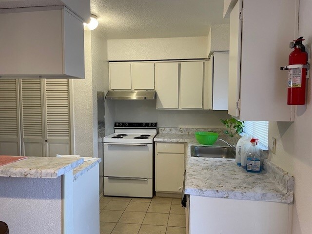Foto del edificio - 9201 Clarewood Dr
