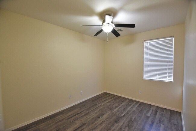 Building Photo - 7330 W Sophie Ln