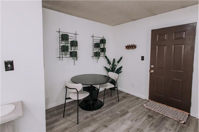 Foto del edificio - 1930 Independence Rd