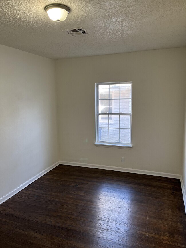 Foto del edificio - 1627 N Denver Ave